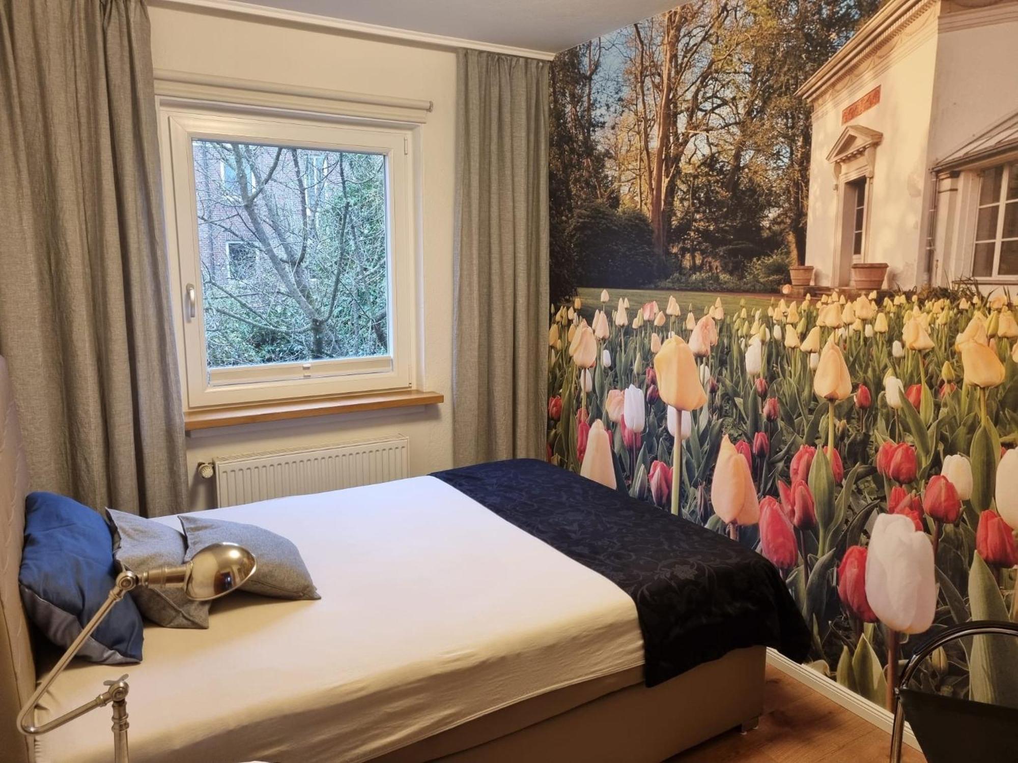 Stadtnahe Wohnung Mit Kl.Balkon Und Parkplatz Oldenburg Bilik gambar